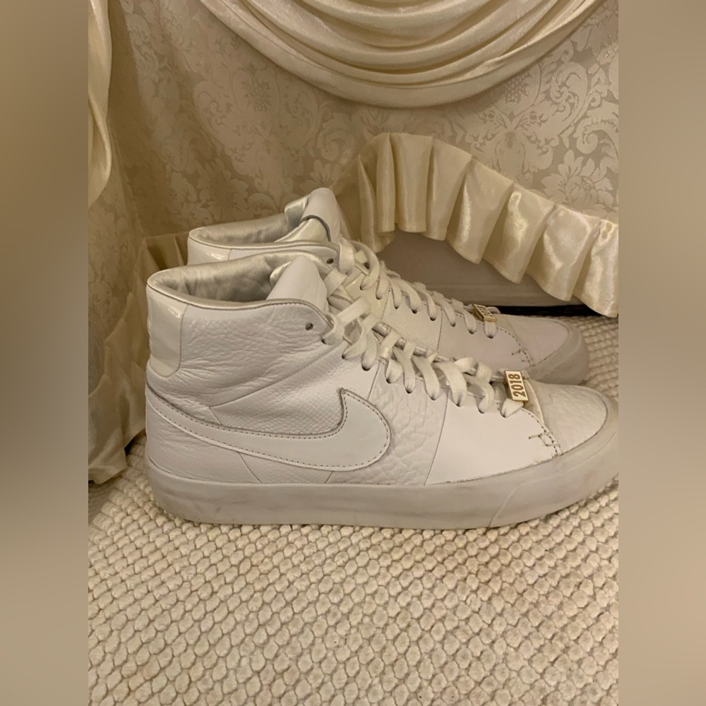 NIKE - Picture 5 of 9